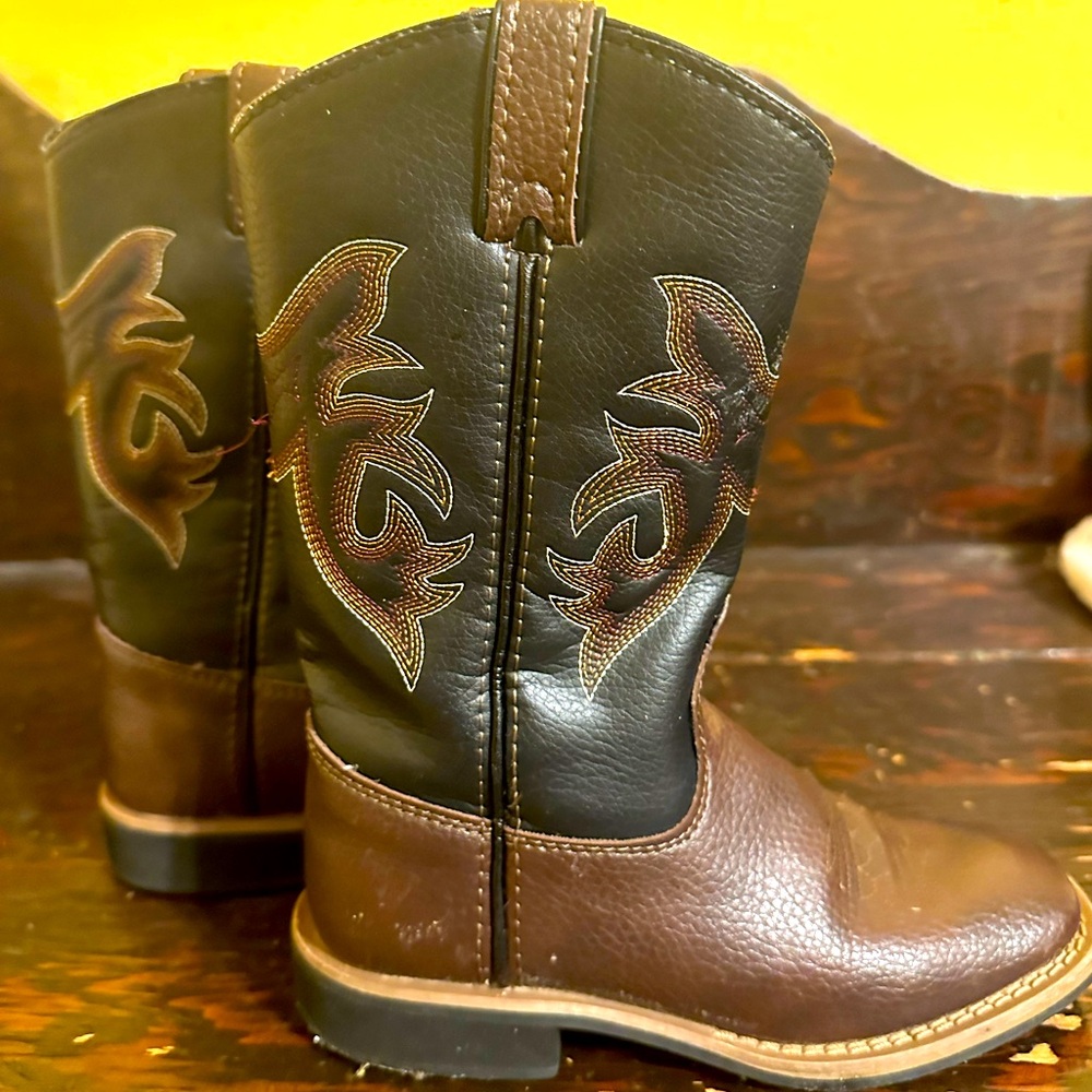 Boys youth boots